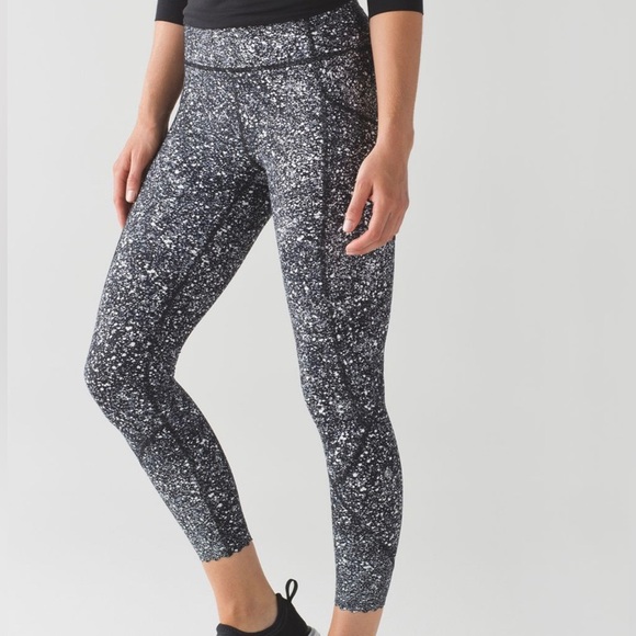 RARE EUC 🖤 Lululemon Tight Stuff Tight II Splatter White Black / Black - Picture 2 of 9